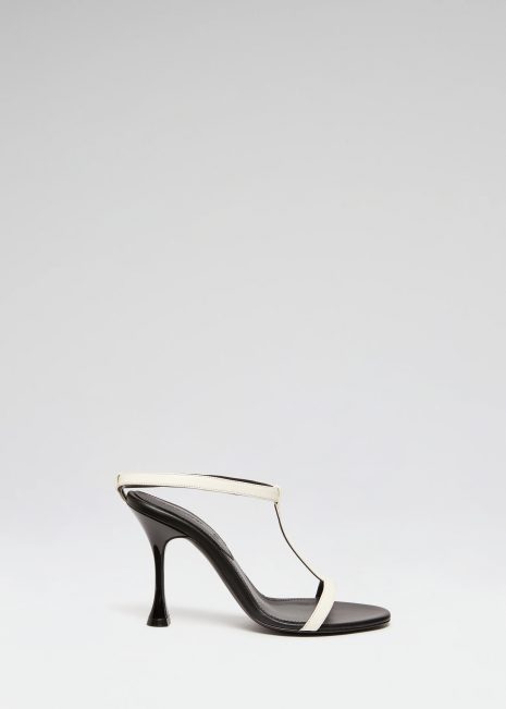 19_BLACK AND WHITE_Front
