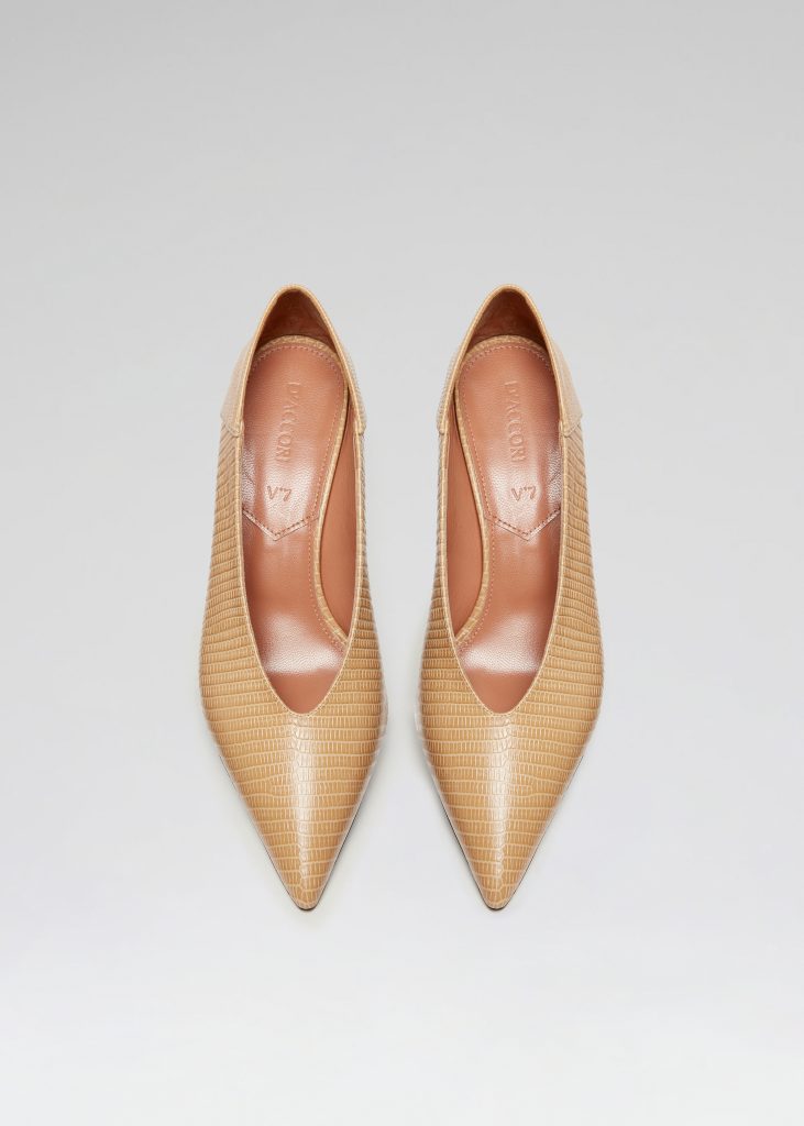 15_BEIGE LIZARD EFFECT_Overhead